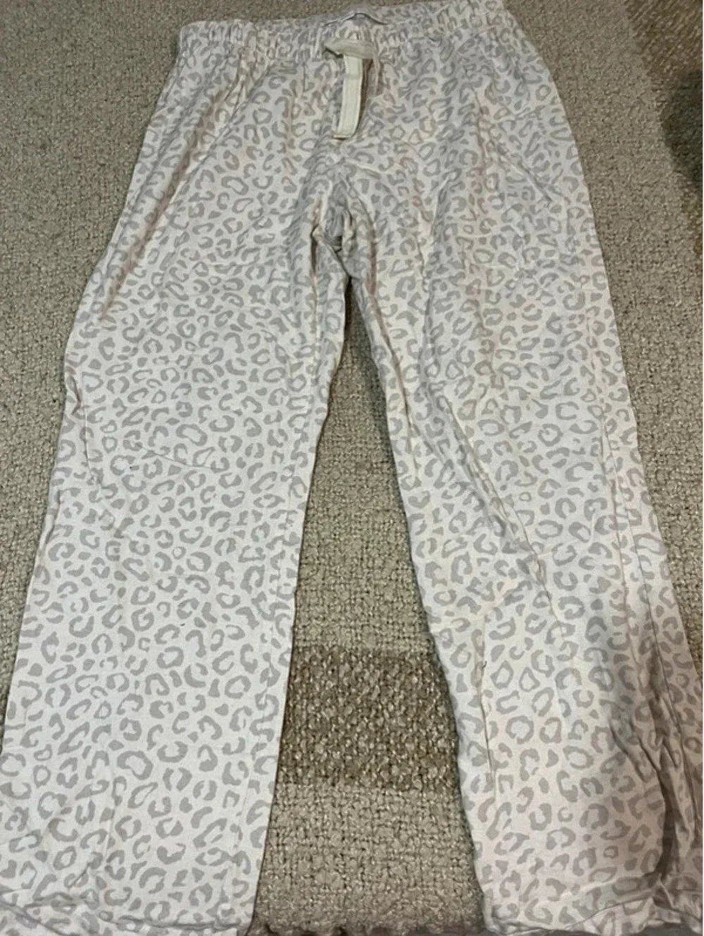 Old Navy woman girl pajama pants M sleepwear white cheetah print